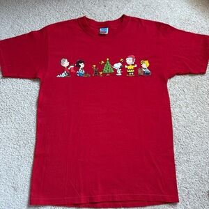 Vintage Y2K Peanuts t-shirt Medium Snoopy Charlie Brown red christmas t-shirt
